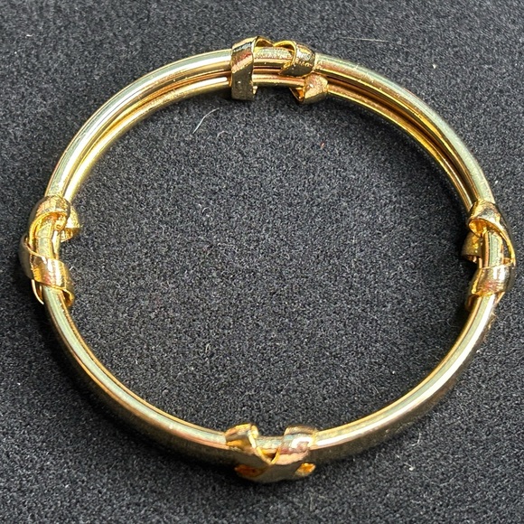 New- Gold tone X Link Bangle Bracelet - Picture 2 of 3